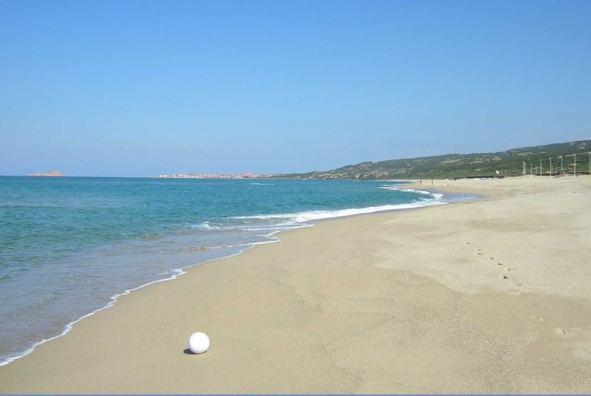 spiaggia di Badesi Li Junchi